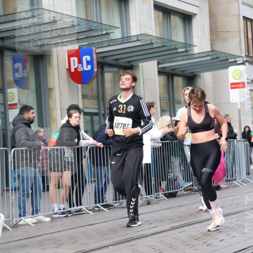 05.10.2025 - 20. swb-Marathon Bremen Strokosch-Dieckow http://msf.ph/oto/9249880 05.10.2025 10:53:36 Ziel 9313, 9456, 9494, 9520, 9548, 9701, 9807, 9835, 9934, 10019, 10020, 10046, 10075, 10163, 10416, 10484, 10616, 10631, 10662, 10696, 10785, 10906, 10966, 11141, 11151, 11152, 11303, 11339, 11347, 11383, 11432, 11445, 11533, 11593, 9313, 9456, 9494, 9520, 9548, 9701, 9807, 9835, 9934, 10019, 10020, 10046, 10075, 10163, 10416, 10484, 10616, 10631, 10662, 10696, 10785, 10906, 10966, 11141, 11151, 11152, 11303, 11339, 11347, 11383, 11432, 11445, 11533, 11593 meine-sportfotos.de