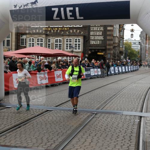 05.10.2025 - 20. swb-Marathon Bremen Yannick Fuchs http://msf.ph/oto/9249903 05.10.2025 11:13:21 Ziel 9891, 11332 meine-sportfotos.de