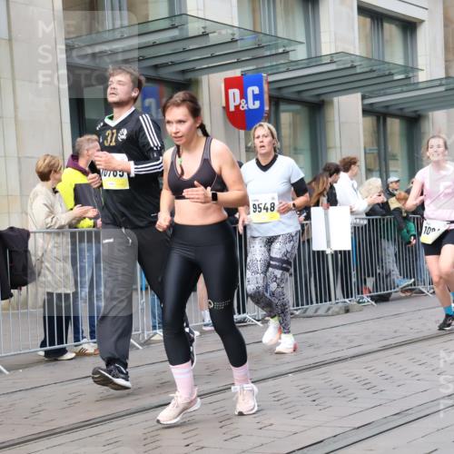 05.10.2025 - 20. swb-Marathon Bremen Strokosch-Dieckow http://msf.ph/oto/9249916 05.10.2025 10:53:37 Ziel 9313, 9456, 9494, 9520, 9548, 9701, 9807, 9835, 9934, 10019, 10046, 10075, 10163, 10416, 10484, 10616, 10631, 10662, 10696, 10785, 10906, 10966, 11141, 11151, 11152, 11303, 11339, 11347, 11383, 11432, 11445, 11533, 11593, 9313, 9456, 9494, 9520, 9548, 9701, 9807, 9835, 9934, 10019, 10046, 10075, 10163, 10416, 10484, 10616, 10631, 10662, 10696, 10785, 10906, 10966, 11141, 11151, 11152, 11303, 11339, 11347, 11383, 11432, 11445, 11533, 11593 meine-sportfotos.de