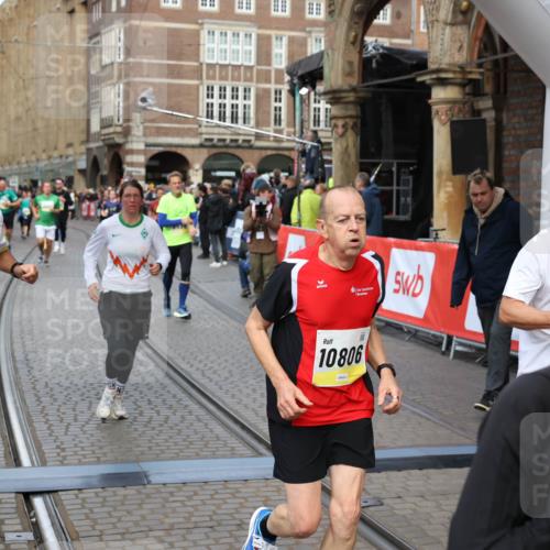 05.10.2025 - 20. swb-Marathon Bremen Yannick Fuchs http://msf.ph/oto/9249921 05.10.2025 10:53:24 Ziel 9449, 9539, 9834, 9956, 10242, 10317, 10349, 10460, 10466, 10806, 10958, 10993, 11175, 11377, 11510, 11512 meine-sportfotos.de