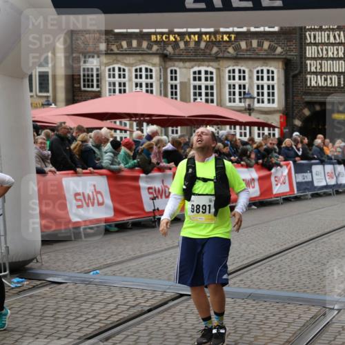 05.10.2025 - 20. swb-Marathon Bremen Yannick Fuchs http://msf.ph/oto/9249931 05.10.2025 11:13:22 Ziel 9891, 11332 meine-sportfotos.de