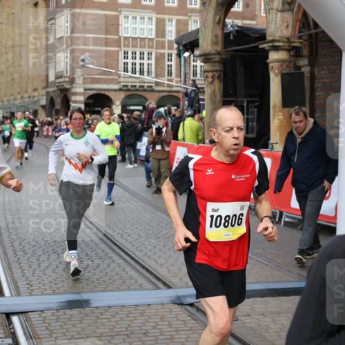 05.10.2025 - 20. swb-Marathon Bremen Yannick Fuchs http://msf.ph/oto/9249937 05.10.2025 10:53:25 Ziel 9263, 9449, 9539, 9834, 9956, 10242, 10317, 10460, 10806, 10958, 10993, 11175, 11377, 11510, 11512 meine-sportfotos.de