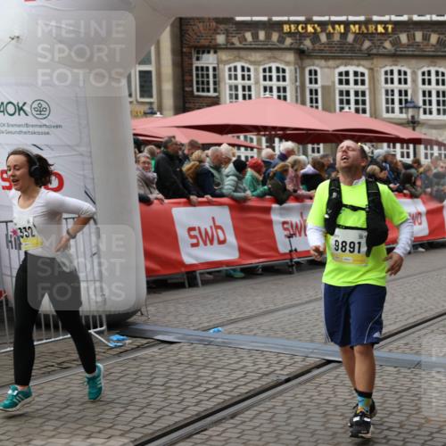 05.10.2025 - 20. swb-Marathon Bremen Yannick Fuchs http://msf.ph/oto/9249939 05.10.2025 11:13:22 Ziel 9891, 11332 meine-sportfotos.de