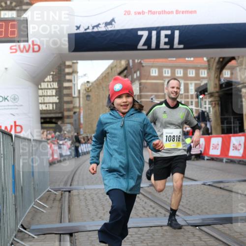 05.10.2025 - 20. swb-Marathon Bremen Yannick Fuchs http://msf.ph/oto/9249977 05.10.2025 10:44:25 Ziel 10044, 10348, 10816, 11648, 11659 meine-sportfotos.de