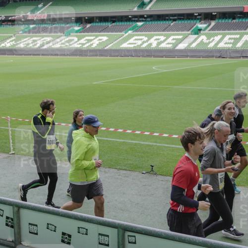 05.10.2025 - 20. swb-Marathon Bremen Michael Burmester http://msf.ph/oto/9249982 05.10.2025 10:40:01 Laufen im Stadion 7654, 7779, 7789, 7799, 7979, 9002, 9180, 9186, 9220, 9224, 9225, 9228, 9241, 9275, 9286, 9308, 9315, 9325, 9387, 9419, 9423, 9491, 9515, 9523, 9552, 9554, 9571, 9615, 9619, 9623, 9644, 9661, 9662, 9713, 9721, 9780, 9786, 9866, 9901, 9908, 9931, 9944, 9976, 10018, 10021, 10025, 10157, 10160, 10185, 10192, 10207, 10238, 10286, 10289, 10374, 10383, 10422, 10426, 10451, 10462, 10531, 10532, 10542, 10567, 10587, 10597, 10603, 10604, 10619, 10674, 10699, 10737, 10749 meine-sportfotos.de