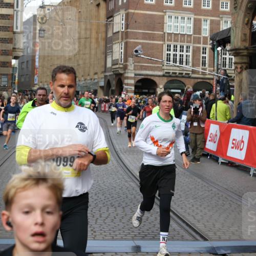 05.10.2025 - 20. swb-Marathon Bremen Yannick Fuchs http://msf.ph/oto/9249987 05.10.2025 10:53:25 Ziel 9263, 9449, 9539, 9834, 9956, 10242, 10317, 10460, 10806, 10958, 10993, 11175, 11377, 11510, 11512 meine-sportfotos.de