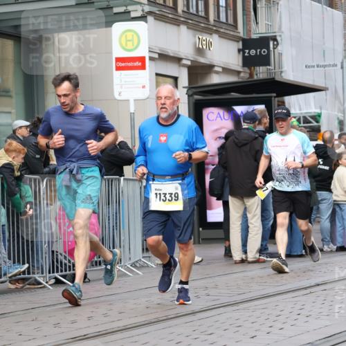 05.10.2025 - 20. swb-Marathon Bremen Strokosch-Dieckow http://msf.ph/oto/9250001 05.10.2025 10:53:41 Ziel 9313, 9402, 9456, 9520, 9548, 9701, 9807, 9835, 9900, 9935, 10019, 10046, 10075, 10163, 10484, 10616, 10631, 10662, 10696, 10785, 11151, 11152, 11203, 11303, 11339, 11347, 11383, 11432, 11445, 11533, 11593, 9313, 9402, 9456, 9520, 9548, 9701, 9807, 9835, 9900, 9935, 10019, 10046, 10075, 10163, 10484, 10616, 10631, 10662, 10696, 10785, 11151, 11152, 11203, 11303, 11339, 11347, 11383, 11432, 11445, 11533, 11593 meine-sportfotos.de