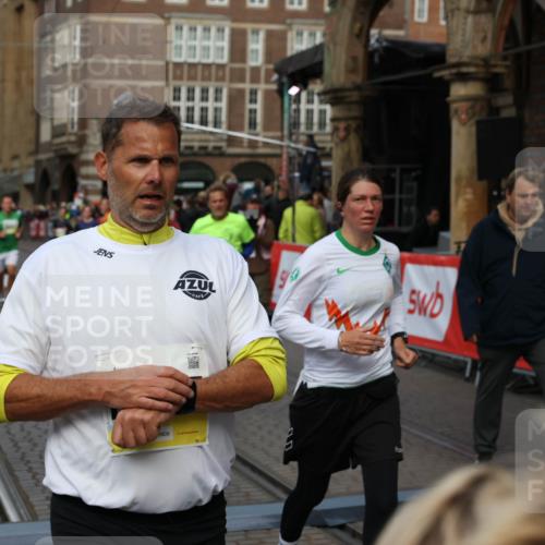 05.10.2025 - 20. swb-Marathon Bremen Yannick Fuchs http://msf.ph/oto/9250005 05.10.2025 10:53:26 Ziel 7251, 9263, 9539, 9834, 9956, 10317, 10460, 10806, 10958, 10993, 11174, 11175, 11377, 11510, 11512 meine-sportfotos.de