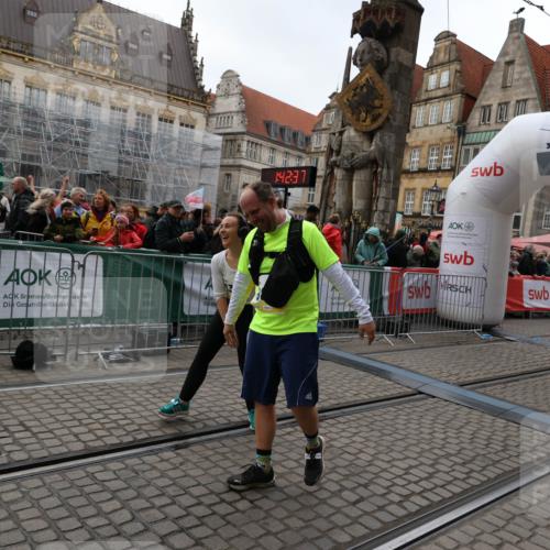 05.10.2025 - 20. swb-Marathon Bremen Yannick Fuchs http://msf.ph/oto/9250007 05.10.2025 11:13:26 Ziel 9891, 11332 meine-sportfotos.de