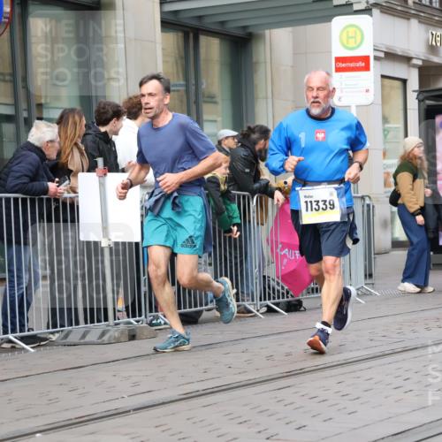 05.10.2025 - 20. swb-Marathon Bremen Strokosch-Dieckow http://msf.ph/oto/9250017 05.10.2025 10:53:42 Ziel 9313, 9402, 9456, 9520, 9548, 9701, 9807, 9835, 9900, 9935, 10019, 10046, 10075, 10163, 10484, 10533, 10616, 10631, 10662, 10696, 10785, 11151, 11152, 11203, 11303, 11339, 11347, 11432, 11445, 11449, 11533, 11593, 9313, 9402, 9456, 9520, 9548, 9701, 9807, 9835, 9900, 9935, 10019, 10046, 10075, 10163, 10484, 10533, 10616, 10631, 10662, 10696, 10785, 11151, 11152, 11203, 11303, 11339, 11347, 11432, 11445, 11449, 11533, 11593 meine-sportfotos.de