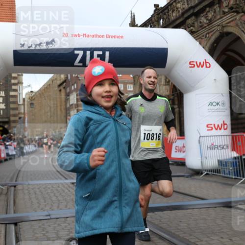05.10.2025 - 20. swb-Marathon Bremen Yannick Fuchs http://msf.ph/oto/9250023 05.10.2025 10:44:25 Ziel 10044, 10348, 10816, 11648, 11659 meine-sportfotos.de
