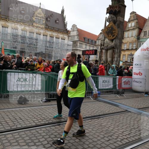 05.10.2025 - 20. swb-Marathon Bremen Yannick Fuchs http://msf.ph/oto/9250032 05.10.2025 11:13:26 Ziel 9891, 11332 meine-sportfotos.de
