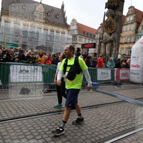 05.10.2025 - 20. swb-Marathon Bremen Yannick Fuchs http://msf.ph/oto/9250043 05.10.2025 11:13:26 Ziel 9891, 11332 meine-sportfotos.de