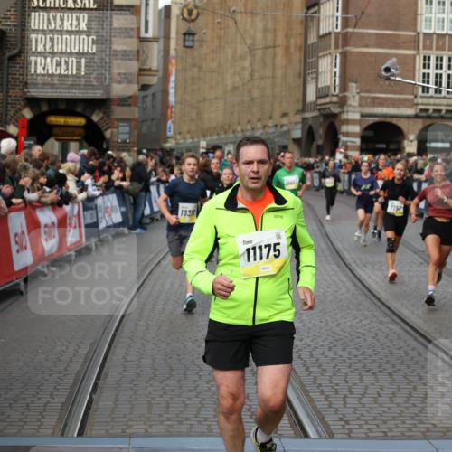 05.10.2025 - 20. swb-Marathon Bremen Yannick Fuchs http://msf.ph/oto/9250055 05.10.2025 10:53:26 Ziel 7251, 9263, 9539, 9834, 9956, 10317, 10460, 10806, 10958, 10993, 11174, 11175, 11377, 11510, 11512 meine-sportfotos.de