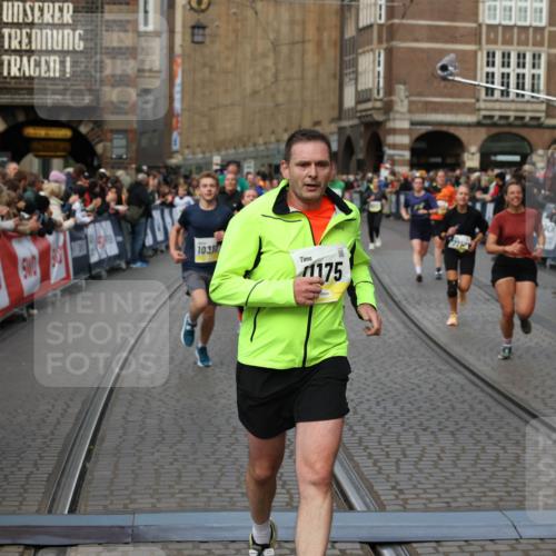 05.10.2025 - 20. swb-Marathon Bremen Yannick Fuchs http://msf.ph/oto/9250082 05.10.2025 10:53:26 Ziel 7251, 9263, 9539, 9834, 9956, 10317, 10460, 10806, 10958, 10993, 11174, 11175, 11377, 11510, 11512 meine-sportfotos.de