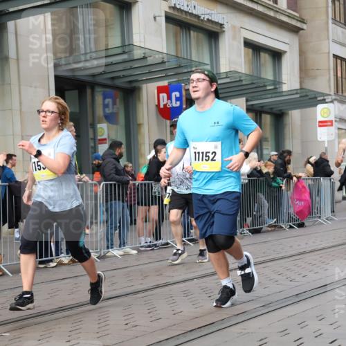 05.10.2025 - 20. swb-Marathon Bremen Strokosch-Dieckow http://msf.ph/oto/9250095 05.10.2025 10:53:44 Ziel 9313, 9402, 9456, 9520, 9548, 9574, 9701, 9807, 9835, 9900, 9935, 10019, 10046, 10075, 10163, 10234, 10484, 10533, 10616, 10631, 10662, 10696, 10785, 11151, 11152, 11203, 11303, 11339, 11347, 11432, 11445, 11449, 11533, 11593, 9313, 9402, 9456, 9520, 9548, 9574, 9701, 9807, 9835, 9900, 9935, 10019, 10046, 10075, 10163, 10234, 10484, 10533, 10616, 10631, 10662, 10696, 10785, 11151, 11152, 11203, 11303, 11339, 11347, 11432, 11445, 11449, 11533, 11593 meine-sportfotos.de