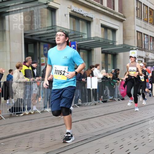 05.10.2025 - 20. swb-Marathon Bremen Strokosch-Dieckow http://msf.ph/oto/9250102 05.10.2025 10:53:45 Ziel 9313, 9402, 9456, 9520, 9548, 9574, 9701, 9807, 9835, 9900, 9935, 10019, 10046, 10075, 10163, 10234, 10402, 10484, 10533, 10616, 10631, 10662, 10785, 11151, 11152, 11203, 11303, 11339, 11347, 11432, 11449, 11533, 11593, 9313, 9402, 9456, 9520, 9548, 9574, 9701, 9807, 9835, 9900, 9935, 10019, 10046, 10075, 10163, 10234, 10402, 10484, 10533, 10616, 10631, 10662, 10785, 11151, 11152, 11203, 11303, 11339, 11347, 11432, 11449, 11533, 11593 meine-sportfotos.de