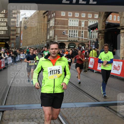 05.10.2025 - 20. swb-Marathon Bremen Yannick Fuchs http://msf.ph/oto/9250123 05.10.2025 10:53:27 Ziel 7193, 7251, 9263, 9539, 9717, 9956, 10057, 10317, 10806, 10958, 10993, 11174, 11175, 11377, 11510, 11512 meine-sportfotos.de