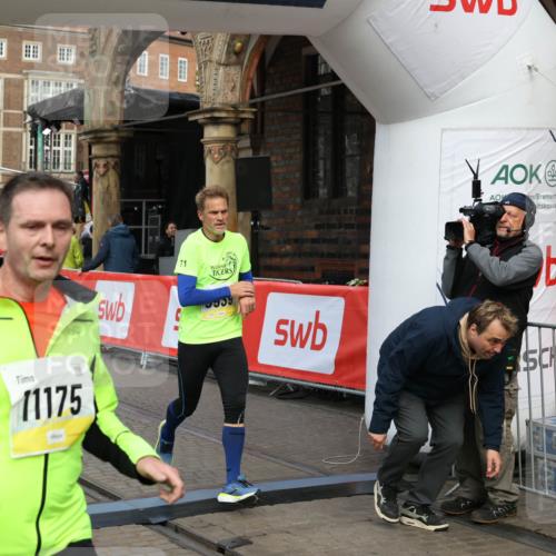 05.10.2025 - 20. swb-Marathon Bremen Yannick Fuchs http://msf.ph/oto/9250145 05.10.2025 10:53:27 Ziel 7193, 7251, 9263, 9539, 9717, 9956, 10057, 10317, 10806, 10958, 10993, 11174, 11175, 11377, 11510, 11512 meine-sportfotos.de