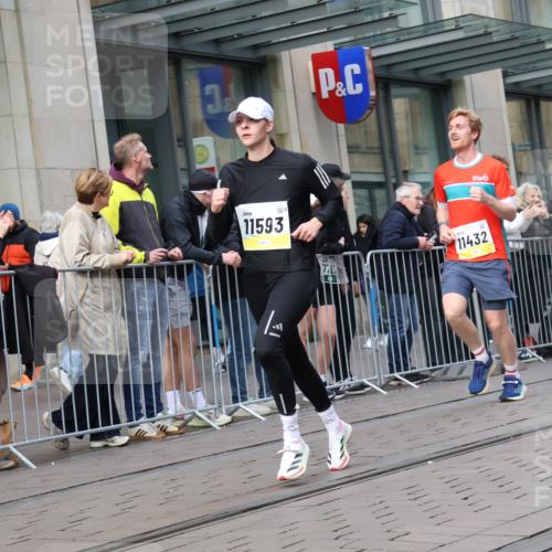 05.10.2025 - 20. swb-Marathon Bremen Strokosch-Dieckow http://msf.ph/oto/9250151 05.10.2025 10:53:47 Ziel 9313, 9402, 9456, 9520, 9548, 9574, 9807, 9835, 9900, 9935, 10019, 10046, 10075, 10163, 10234, 10402, 10484, 10533, 10616, 10631, 10662, 10785, 11151, 11152, 11203, 11303, 11339, 11347, 11432, 11449, 11593, 9313, 9402, 9456, 9520, 9548, 9574, 9807, 9835, 9900, 9935, 10019, 10046, 10075, 10163, 10234, 10402, 10484, 10533, 10616, 10631, 10662, 10785, 11151, 11152, 11203, 11303, 11339, 11347, 11432, 11449, 11593 meine-sportfotos.de