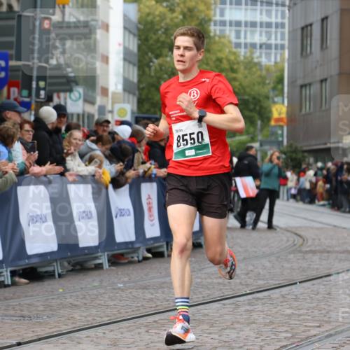 05.10.2025 - 20. swb-Marathon Bremen Strokosch-Dieckow http://msf.ph/oto/9250152 05.10.2025 12:48:00 Ziel 7442, 8550 meine-sportfotos.de