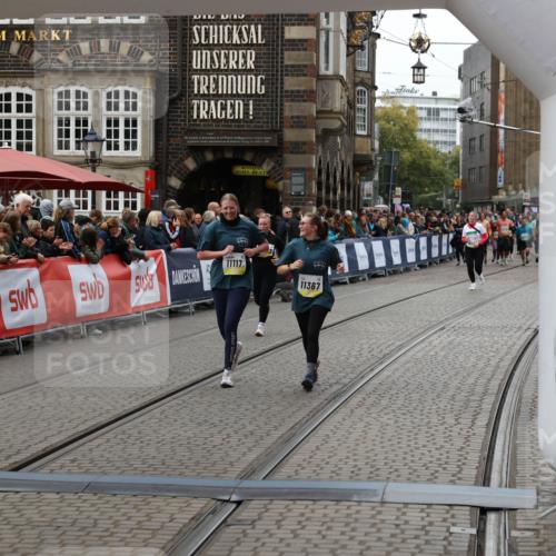 05.10.2025 - 20. swb-Marathon Bremen Yannick Fuchs http://msf.ph/oto/9250153 05.10.2025 11:13:34 Ziel 10273, 11117, 11367 meine-sportfotos.de