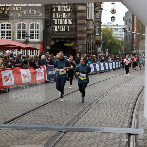 05.10.2025 - 20. swb-Marathon Bremen Yannick Fuchs http://msf.ph/oto/9250170 05.10.2025 11:13:34 Ziel 10273, 11117, 11367 meine-sportfotos.de