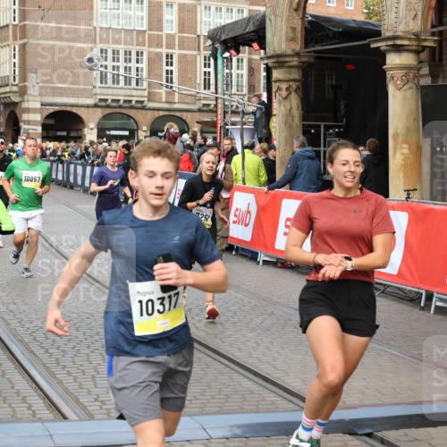 05.10.2025 - 20. swb-Marathon Bremen Yannick Fuchs http://msf.ph/oto/9250189 05.10.2025 10:53:28 Ziel 7193, 7251, 9263, 9539, 9717, 9868, 9956, 10057, 10317, 10806, 10993, 11174, 11175, 11510 meine-sportfotos.de