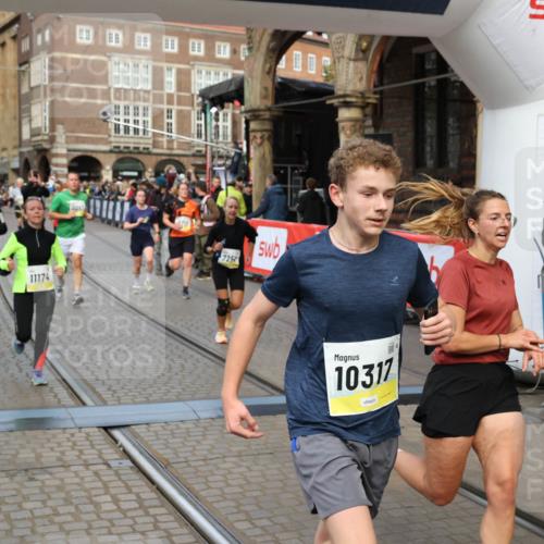 05.10.2025 - 20. swb-Marathon Bremen Yannick Fuchs http://msf.ph/oto/9250222 05.10.2025 10:53:29 Ziel 7193, 7251, 9263, 9539, 9717, 9868, 9956, 10057, 10302, 10317, 10335, 10806, 10993, 11174, 11175, 11510, 11616 meine-sportfotos.de