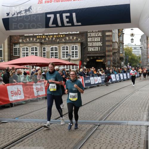 05.10.2025 - 20. swb-Marathon Bremen Yannick Fuchs http://msf.ph/oto/9250230 05.10.2025 11:13:37 Ziel 10273, 11117, 11367 meine-sportfotos.de