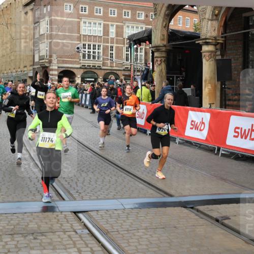 05.10.2025 - 20. swb-Marathon Bremen Yannick Fuchs http://msf.ph/oto/9250250 05.10.2025 10:53:29 Ziel 7193, 7251, 9263, 9539, 9717, 9868, 9956, 10057, 10302, 10317, 10335, 10806, 10993, 11174, 11175, 11510, 11616 meine-sportfotos.de