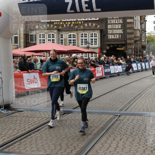 05.10.2025 - 20. swb-Marathon Bremen Yannick Fuchs http://msf.ph/oto/9250256 05.10.2025 11:13:37 Ziel 10273, 11117, 11367 meine-sportfotos.de