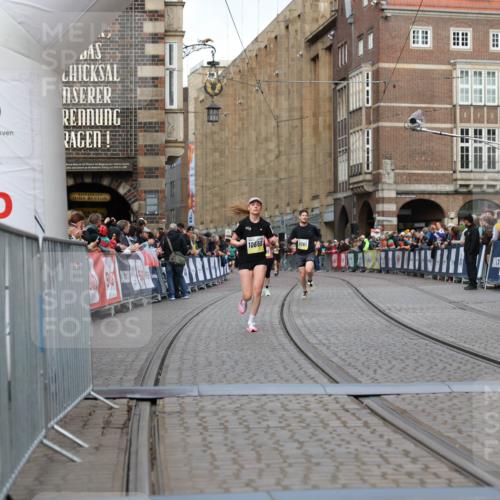 05.10.2025 - 20. swb-Marathon Bremen Yannick Fuchs http://msf.ph/oto/9250260 05.10.2025 10:44:28 Ziel 10044, 10666, 10816, 11659 meine-sportfotos.de