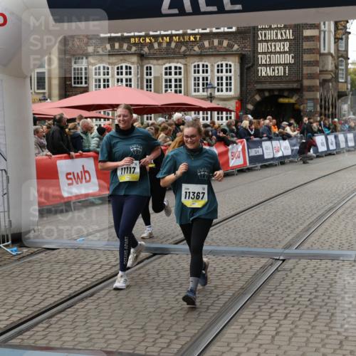05.10.2025 - 20. swb-Marathon Bremen Yannick Fuchs http://msf.ph/oto/9250264 05.10.2025 11:13:37 Ziel 10273, 11117, 11367 meine-sportfotos.de