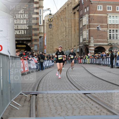 05.10.2025 - 20. swb-Marathon Bremen Yannick Fuchs http://msf.ph/oto/9250268 05.10.2025 10:44:28 Ziel 10044, 10666, 10816, 11659 meine-sportfotos.de