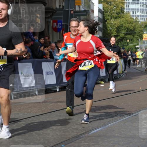 05.10.2025 - 20. swb-Marathon Bremen Strokosch-Dieckow http://msf.ph/oto/9250270 05.10.2025 11:00:35 Ziel 7178, 9177, 9271, 9272, 9531, 9858, 10063, 10079, 10518, 11003, 11034, 11071, 11162, 11255, 11511, 11534, 11610 meine-sportfotos.de