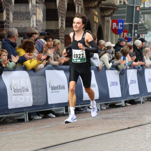 05.10.2025 - 20. swb-Marathon Bremen Strokosch-Dieckow http://msf.ph/oto/9250273 05.10.2025 12:48:22 Ziel 17, 618, 1647, 5608, 6927 meine-sportfotos.de