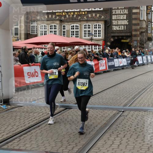 05.10.2025 - 20. swb-Marathon Bremen Yannick Fuchs http://msf.ph/oto/9250276 05.10.2025 11:13:37 Ziel 10273, 11117, 11367 meine-sportfotos.de