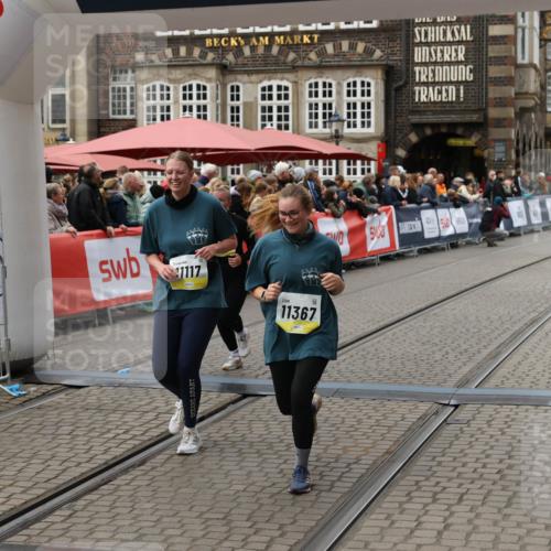 05.10.2025 - 20. swb-Marathon Bremen Yannick Fuchs http://msf.ph/oto/9250281 05.10.2025 11:13:37 Ziel 10273, 11117, 11367 meine-sportfotos.de