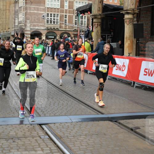 05.10.2025 - 20. swb-Marathon Bremen Yannick Fuchs http://msf.ph/oto/9250287 05.10.2025 10:53:29 Ziel 7193, 7251, 9263, 9539, 9717, 9868, 9956, 10057, 10302, 10317, 10335, 10806, 10993, 11174, 11175, 11510, 11616 meine-sportfotos.de