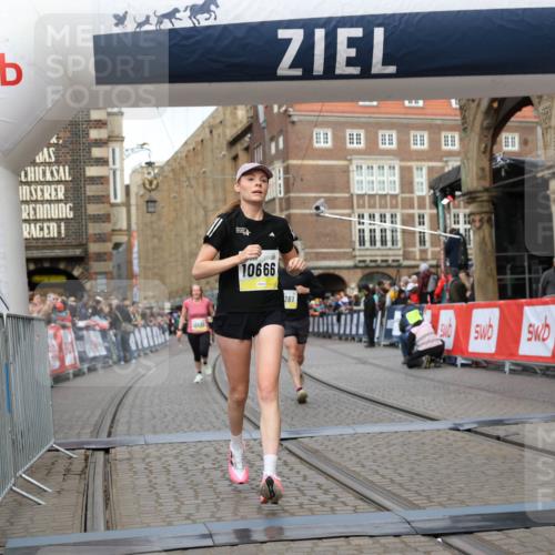 05.10.2025 - 20. swb-Marathon Bremen Yannick Fuchs http://msf.ph/oto/9250299 05.10.2025 10:44:31 Ziel 9361, 10505, 10666, 11659 meine-sportfotos.de