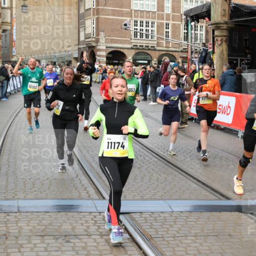 05.10.2025 - 20. swb-Marathon Bremen Yannick Fuchs http://msf.ph/oto/9250303 05.10.2025 10:53:30 Ziel 7193, 7251, 9263, 9539, 9717, 9868, 9956, 10057, 10302, 10317, 10335, 10806, 10993, 11174, 11175, 11510, 11616 meine-sportfotos.de
