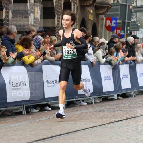 05.10.2025 - 20. swb-Marathon Bremen Strokosch-Dieckow http://msf.ph/oto/9250306 05.10.2025 12:48:22 Ziel 17, 618, 1647, 5608, 6927 meine-sportfotos.de