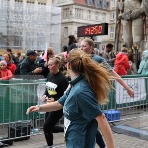 05.10.2025 - 20. swb-Marathon Bremen Yannick Fuchs http://msf.ph/oto/9250317 05.10.2025 11:13:40 Ziel 10273, 11117, 11367 meine-sportfotos.de