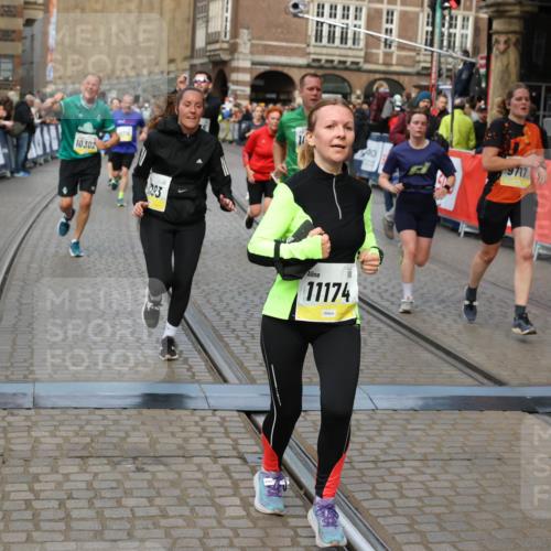 05.10.2025 - 20. swb-Marathon Bremen Yannick Fuchs http://msf.ph/oto/9250323 05.10.2025 10:53:30 Ziel 7193, 7251, 9263, 9539, 9717, 9868, 9956, 10057, 10302, 10317, 10335, 10806, 10993, 11174, 11175, 11510, 11616 meine-sportfotos.de