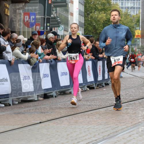 05.10.2025 - 20. swb-Marathon Bremen Strokosch-Dieckow http://msf.ph/oto/9250339 05.10.2025 12:48:24 Ziel 17, 618, 1647, 5608, 6927 meine-sportfotos.de
