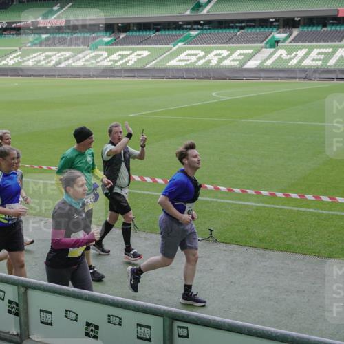 05.10.2025 - 20. swb-Marathon Bremen Michael Burmester http://msf.ph/oto/9250356 05.10.2025 10:40:18 Laufen im Stadion 7779, 7789, 7799, 8111, 9186, 9220, 9241, 9245, 9275, 9286, 9308, 9321, 9387, 9419, 9423, 9440, 9466, 9491, 9552, 9554, 9571, 9615, 9619, 9623, 9661, 9662, 9690, 9712, 9721, 9780, 9786, 9866, 9901, 9931, 9976, 10001, 10025, 10081, 10135, 10157, 10160, 10168, 10185, 10192, 10193, 10243, 10286, 10343, 10383, 10419, 10422, 10451, 10532, 10542, 10563, 10580, 10587, 10597, 10603, 10604, 10619, 10674, 10699, 10737, 11090, 11270, 7654, 7789, 7979, 9002, 9180, 9186, 9224 meine-sportfotos.de