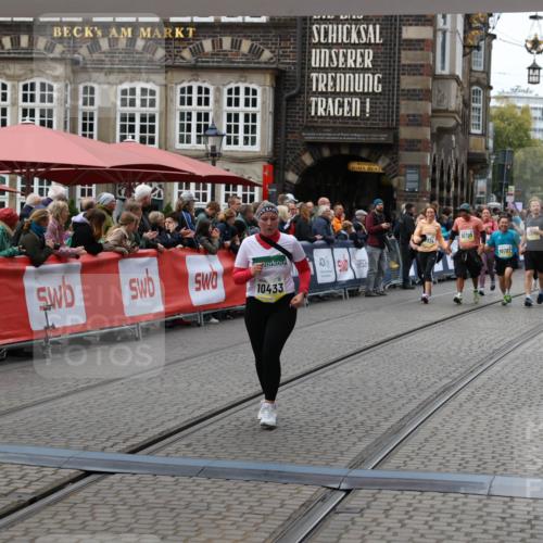 05.10.2025 - 20. swb-Marathon Bremen Yannick Fuchs http://msf.ph/oto/9250358 05.10.2025 11:13:43 Ziel 10273, 10433, 11117, 11367 meine-sportfotos.de