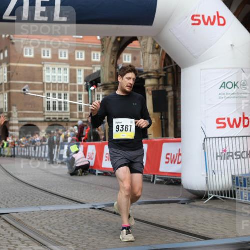 05.10.2025 - 20. swb-Marathon Bremen Yannick Fuchs http://msf.ph/oto/9250361 05.10.2025 10:44:33 Ziel 9361, 10505, 10666 meine-sportfotos.de