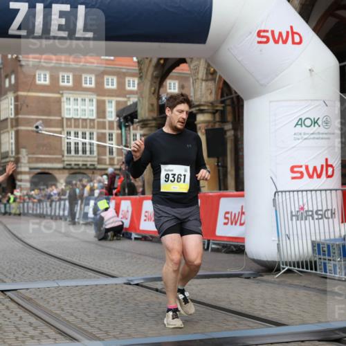 05.10.2025 - 20. swb-Marathon Bremen Yannick Fuchs http://msf.ph/oto/9250370 05.10.2025 10:44:33 Ziel 9361, 10505, 10666 meine-sportfotos.de